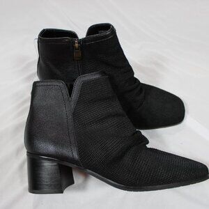 NYDJ Dernnes Black Ankle Boots Block Heel Side Zip Size 6 NWOB